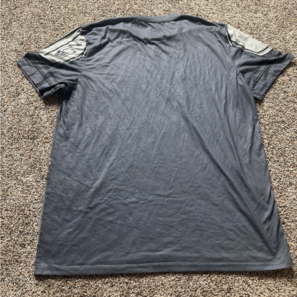 Star Wars mandalorian XL T-Shirt - Gray with Baby Yoda Design - Picture 3 of 3